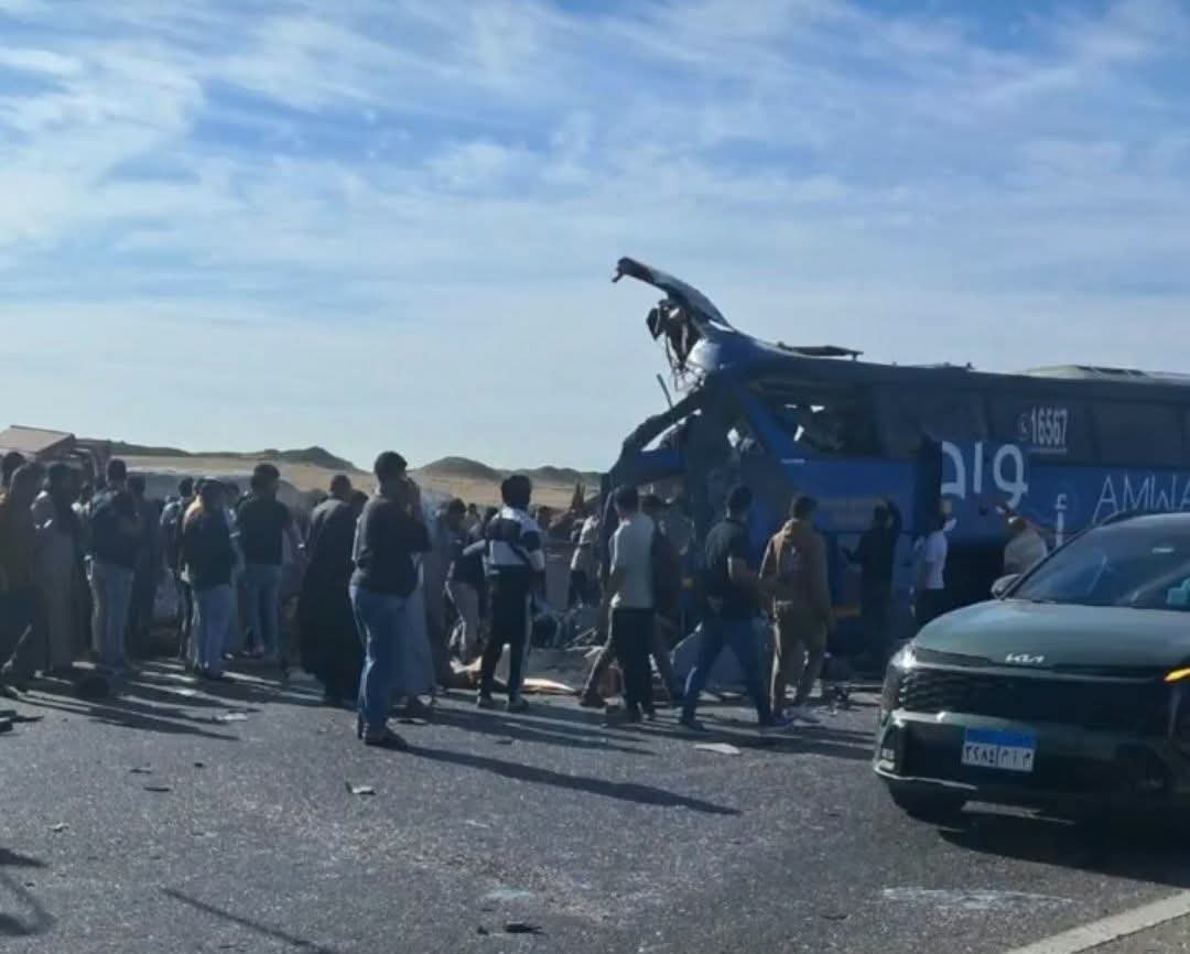مصرع 13 شخصًا وإصابة 34.. ارتفاع ضحايا حادث طريق القاهرة - أسيوط الغربي