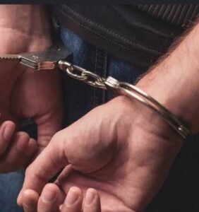 ضبط عامل في 6 أكتوبر بتهمة ضرب ابنة زوجته الطفلة حتى الموت بسبب التبول اللاإرادي