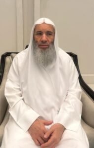 بعد عملية تركيب دعامات.. الشيخ محمد حسان يغادر المستشفى وشقيقه يطمئن محبيه