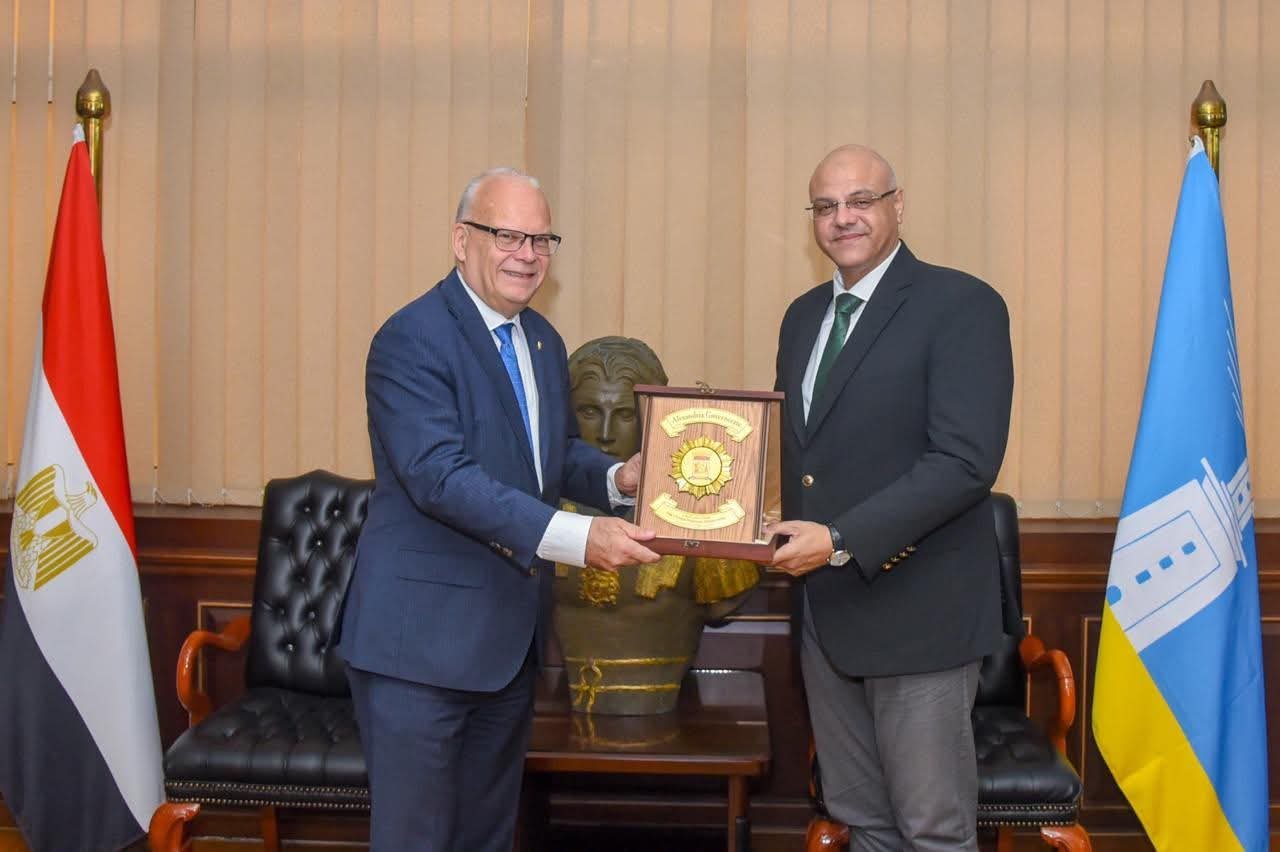 محافظ الإسكندرية يستقبل سفير السويد لبحث تعزيز التعاون في النقل الحضري وإدارة المخلفات والتعليم