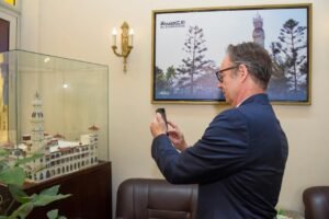 محافظ الإسكندرية يستقبل سفير السويد لبحث تعزيز التعاون في النقل الحضري وإدارة المخلفات والتعليم