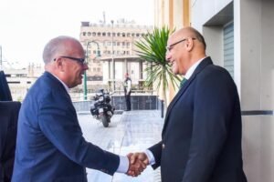 محافظ الإسكندرية يستقبل سفير السويد لبحث تعزيز التعاون في النقل الحضري وإدارة المخلفات والتعليم