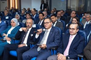 محافظ الإسكندرية ورئيس الرقابة المالية يناقشان تطوير سوق المال وإطلاق الشورت سيلينج خلال أسابيع