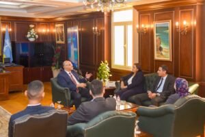 محافظ الإسكندرية يبحث تعزيز الأمن السيبراني وحماية الأطفال من مخاطر الإنترنت