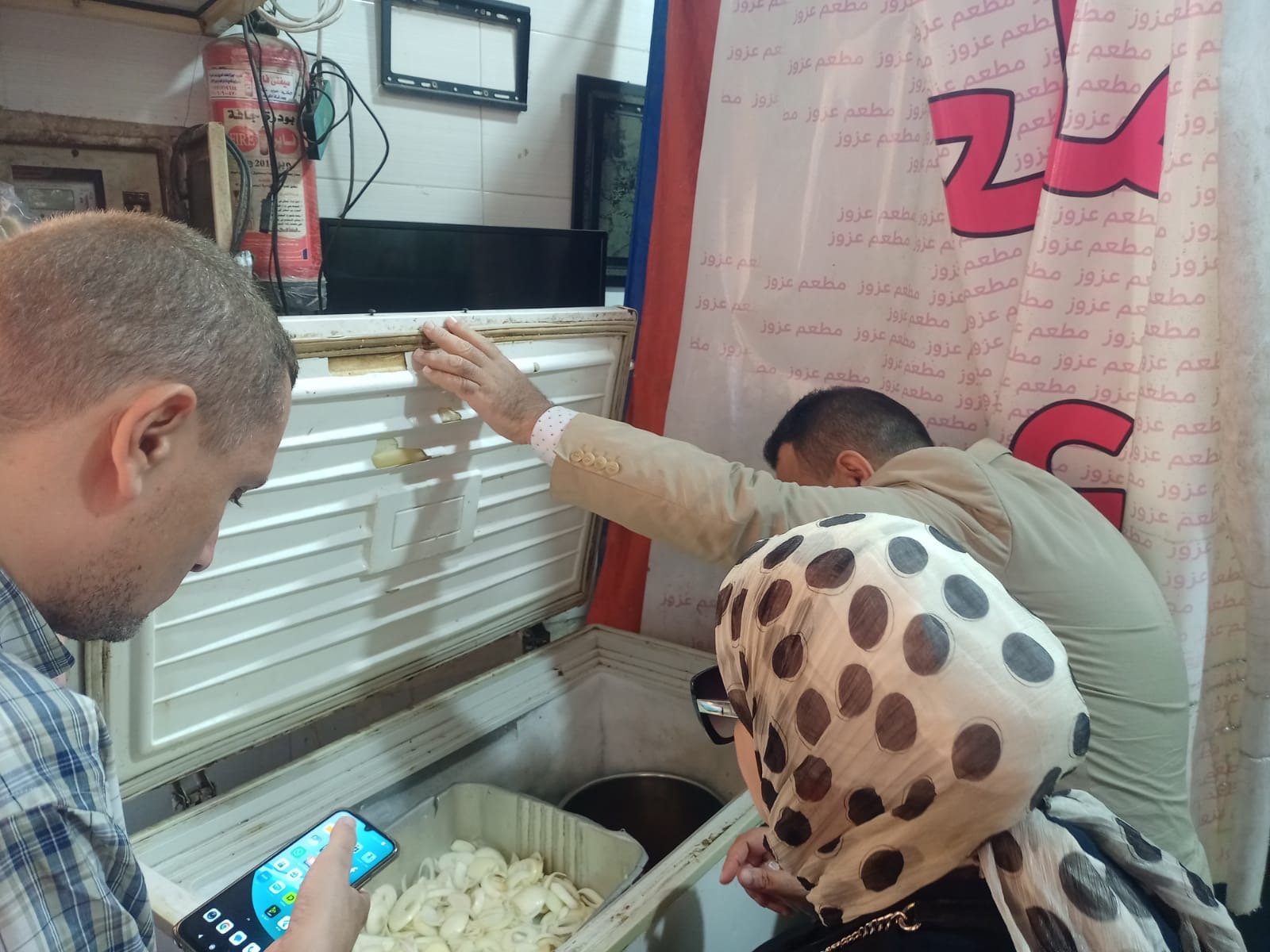 ‎غلق وتشميع مطعم وفروعه الثلاثة في الإسكندرية بسبب مخالفات سلامة الغذاء.. والمحافظ يوجه بتكثيف الحملات الرقابية