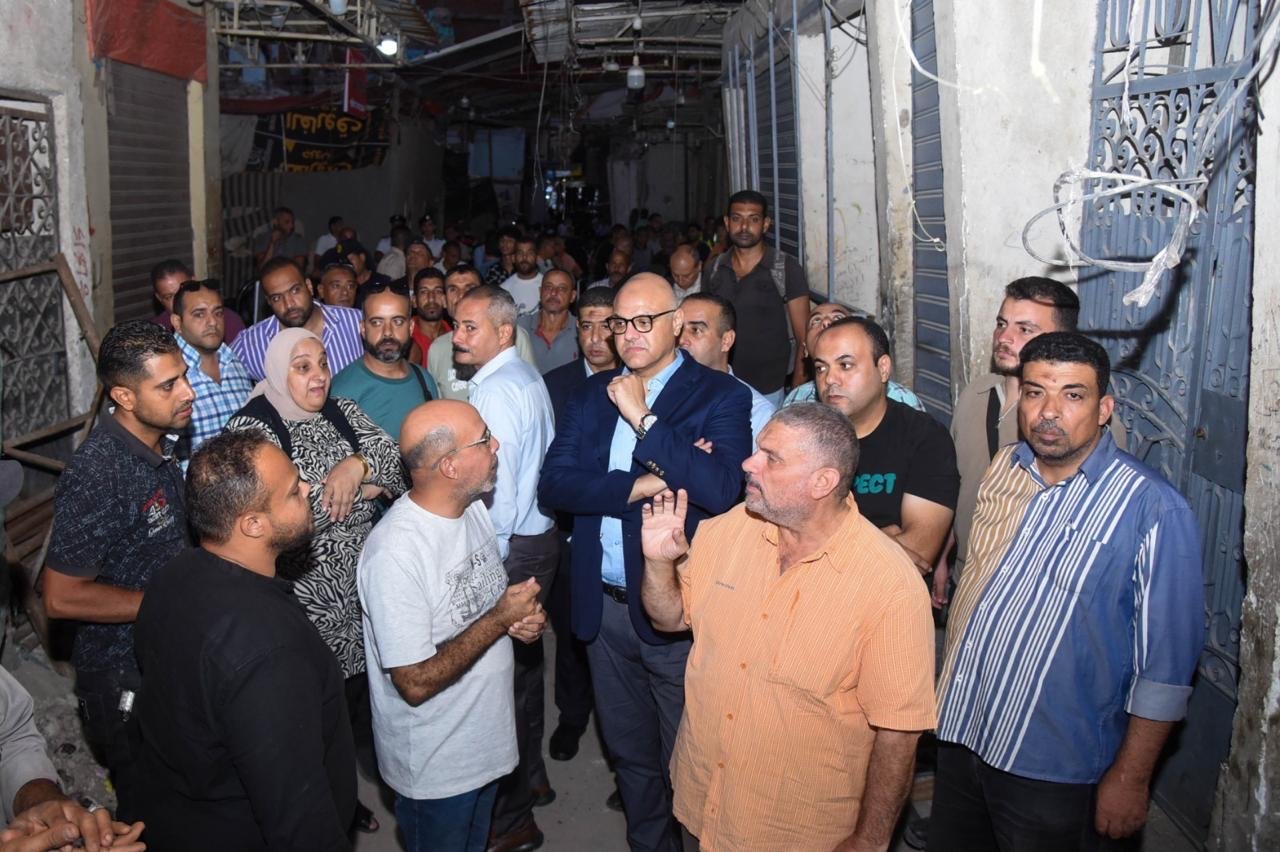 محافظ الإسكندرية يتابع أعمال تدعيم عقار شارع المازني.. استمرار التأمين لحين إزالة الخطر
