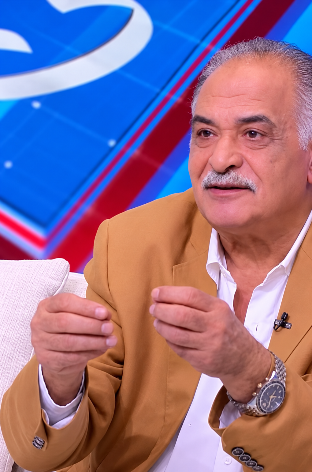 رياض الخولي: حكيت لوالدتي دوري في طيور الظلام.. دعوة أمي جعلتني أشعر أن ظهري اتفرد