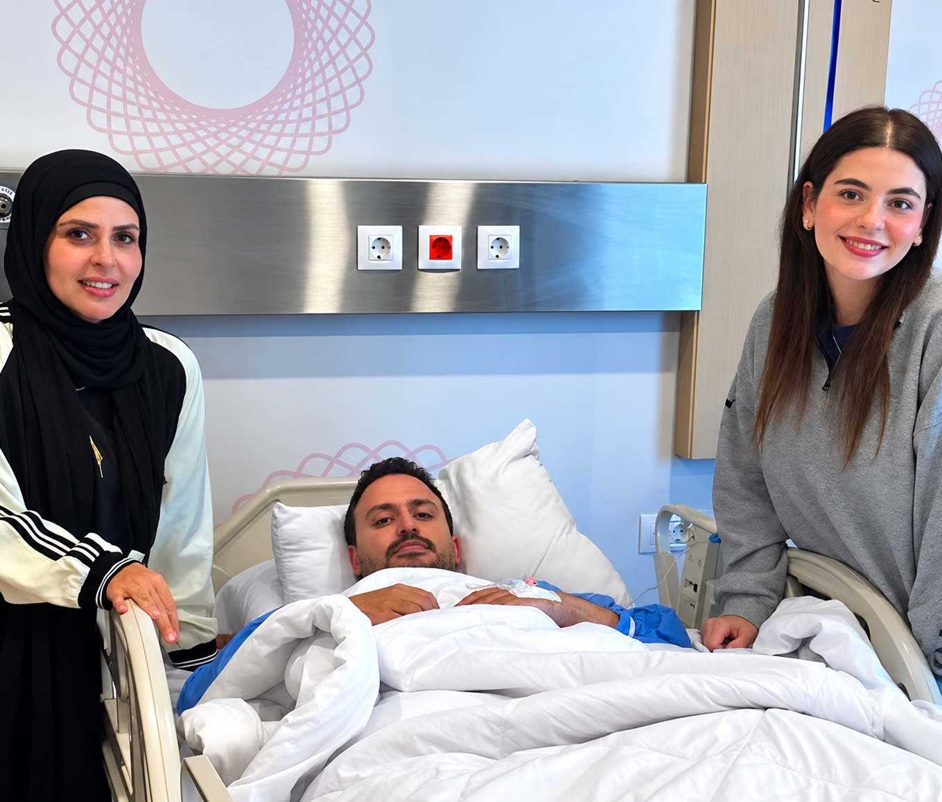 مها الصغير تطلب الدعاء لابنها ياسين السقا بعد نقله للمستشفى.. تطورات حالته الصحية عقب جراحة الرباط الصليبي